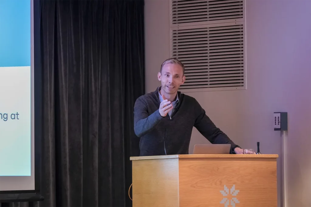 bilde av jostein nyquist som holder presentasjon